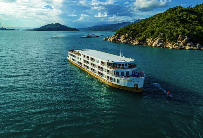 Shore excursions and activities on RV La Marguerite